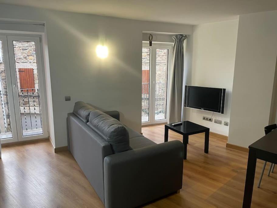 - Piso Centrico Y Muy Luminoso Appartement Llivia